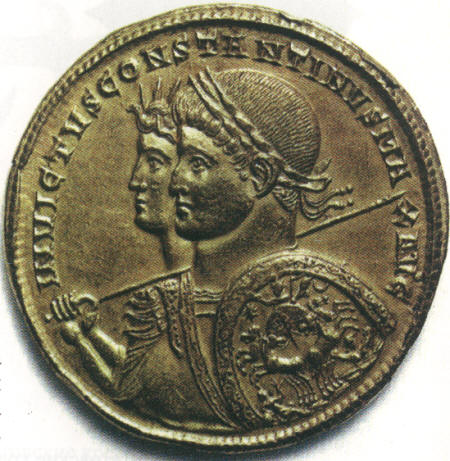 Монета Константина с изображением императора и солнца как двойников