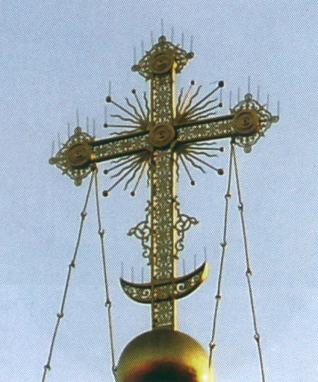 Традиционный русский купольный крест с лучами