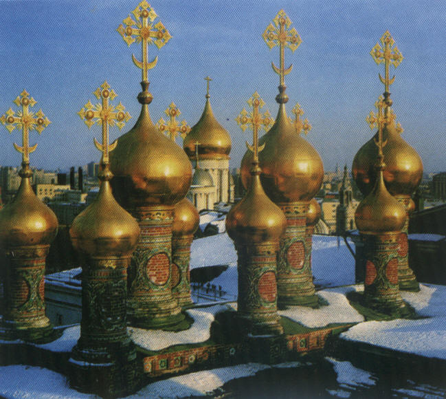 Купола Верхоспасского собора в Московском Кремле