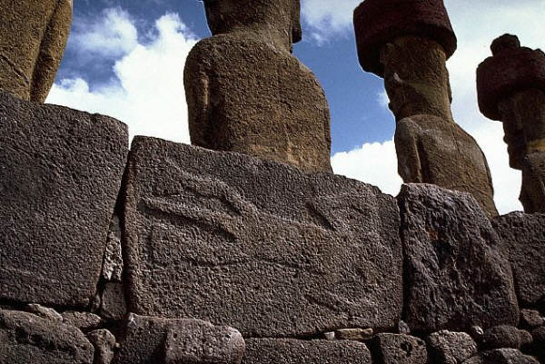 'Lizardman' Petroglyph on Moai Base