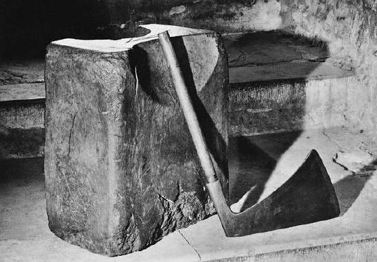 An axe which belongs to a Medieval executioner rests up agains a wooden block in the Lodon tower