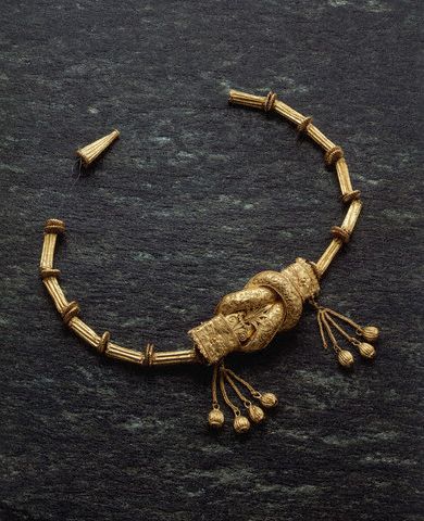 Gold Tiara with Herculean Knot