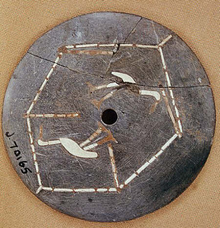 Schist disks dating from the first century with an image of birds caught in a net