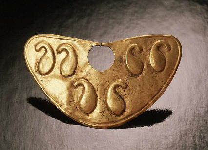 Mochica Hammered Gold Nose Ornament
