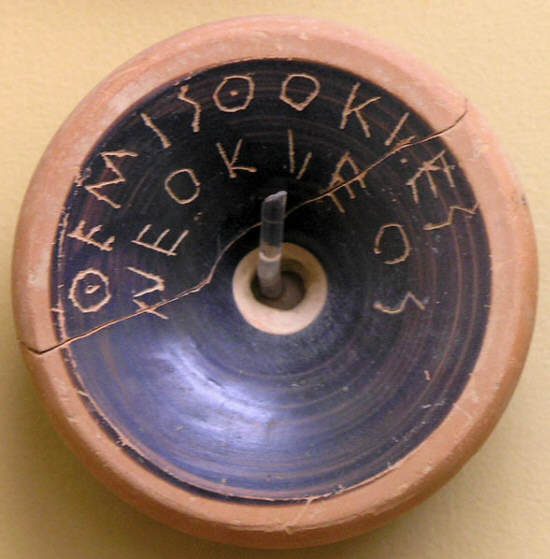 Ostracon que contiene el nombre de Temistocles, hacia 490-480 ad C